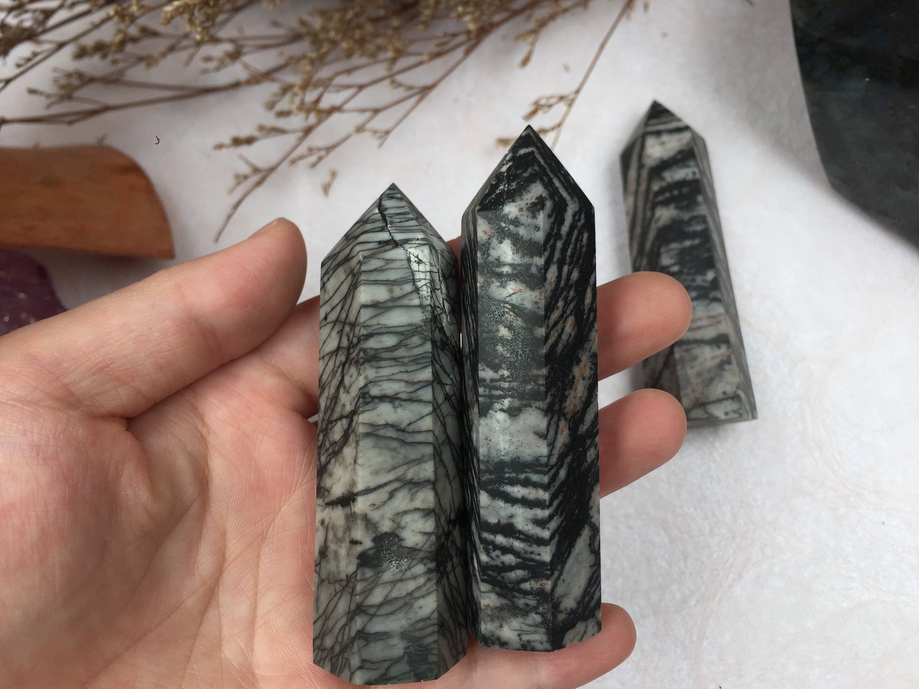 Black Line Stone Tower,Black Line Stone Point,Crystal Tower/Wand,Healing Crystal,Reiki Chakra Stone,Home Decor,For Gift